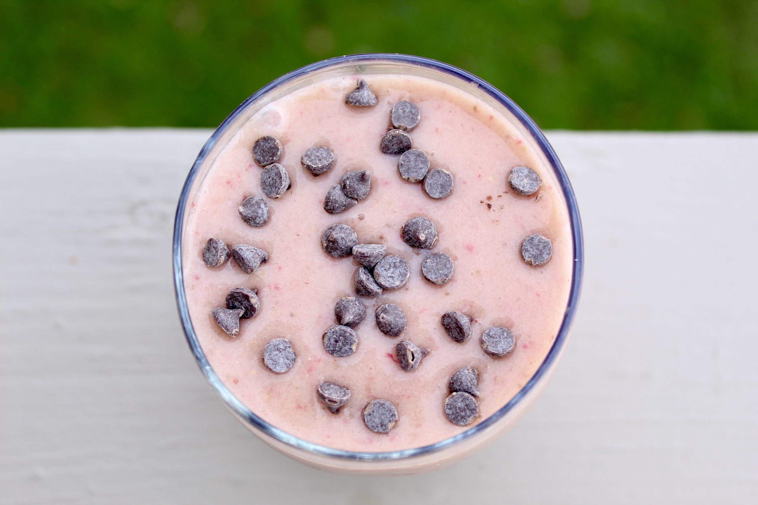 Thick Vegan Strawberry Banana Smoothie – No Meat Fast Feet